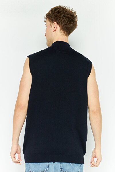 Lyle & Scott Men Mock Neck Textured Sleeveless Vest, Dark Navy