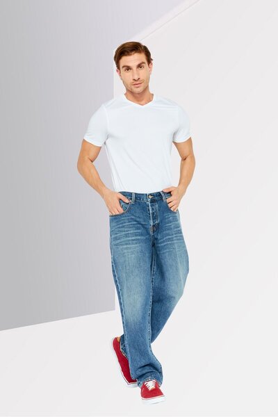 Diesel Men Regular Fit Solid Non Stretchable Denim Jeans, Blue