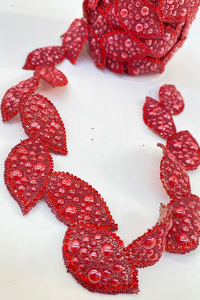 Hayalperest boncuk Iron-On Stone Strip Sconce with Red Leaf Motif
