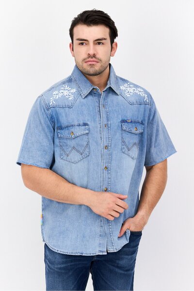 WRANGLER Men Regular Fit Solid Short Sleeves Casual Shirt, Blue