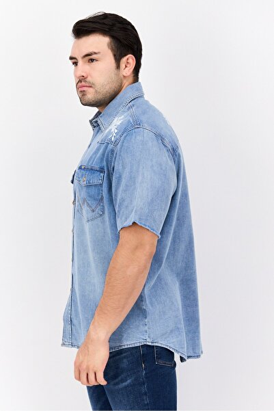 WRANGLER Men Regular Fit Solid Short Sleeves Casual Shirt, Blue