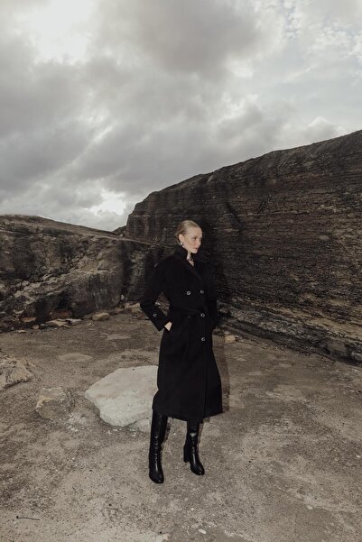 Olcay Dvouřadý kabát s černým raglánovým rukávem – detail nárameníky a pláštěnky 3045