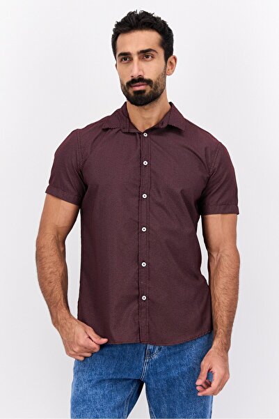 Modern Culture قميص رجالي كاجوال بقصّة عادية وأكمام قصيرة ومنقط باللون العناب...