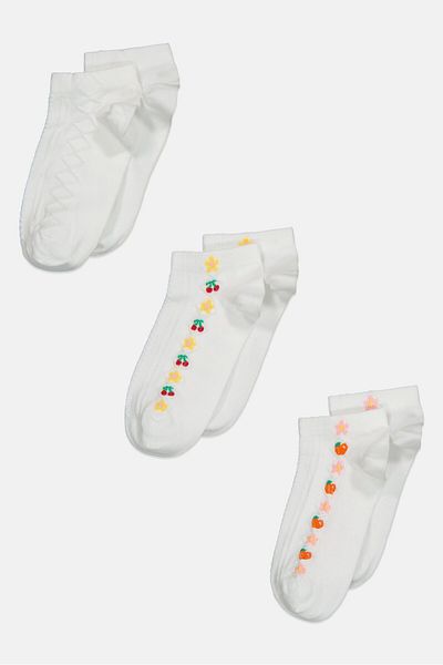 XOXO Women 3 Pair Embroidered Ankle Socks, White Combo