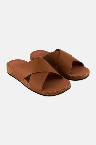 Fitflop شبشب Iqushion Cross للرجال سهل الارتداء، بني