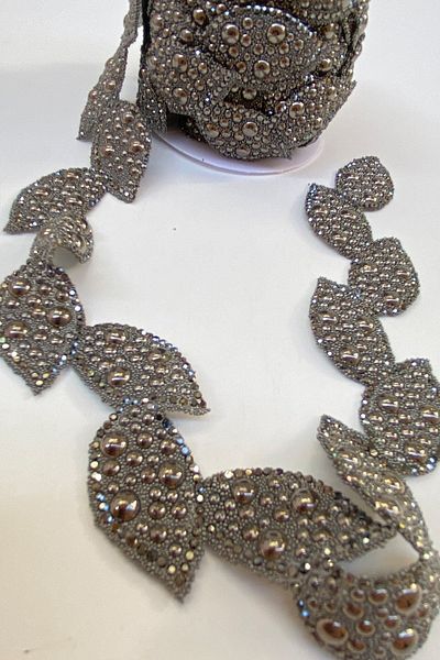Hayalperest boncuk Iron-On Stone Strip Sconce with Leaf Motif