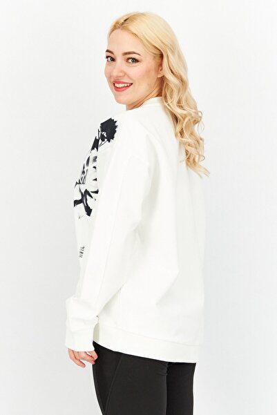 Fila سويت شيرت رياضي نسائي كبير الحجم بأكمام طويلة وشعار العلامة التجارية، أبيض