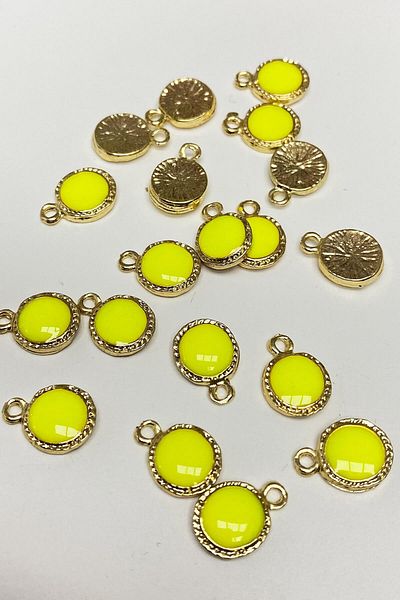 Hayalperest boncuk Neon Yellow Round Enamel Pendant 1 Piece