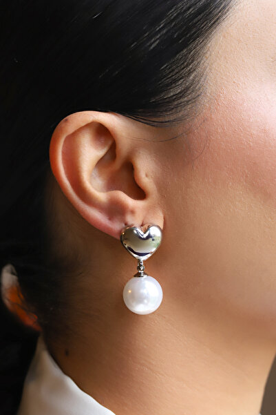 Brillo Pearl Detailed Heart Model Earrings