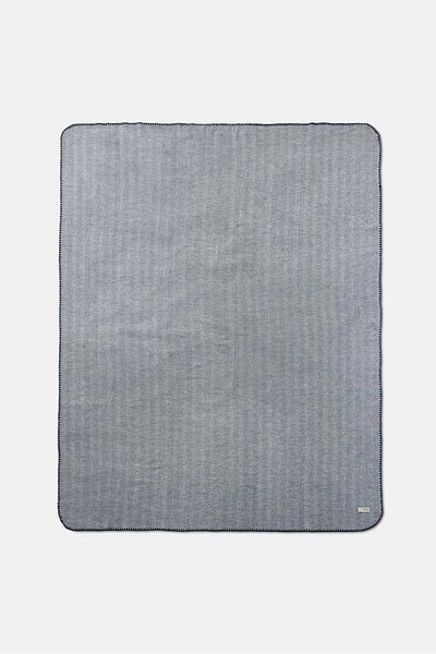 Vestio Textiling Plaid With Herringbone Pattern Blanket 150 X 200 Cm, Navy And Grey