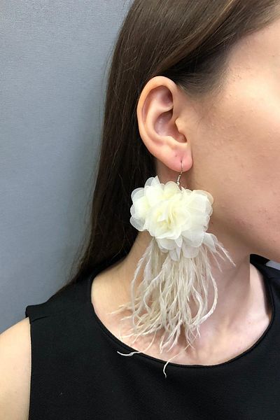 Hayalperest boncuk Cream Floral Feather Earrings