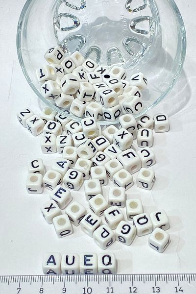 Hayalperest boncuk White Square Letter Beads 100 Pieces