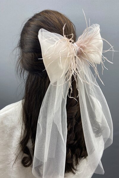 Limelia مشبك شعر على شكل فيونكة مرصعة بالريش