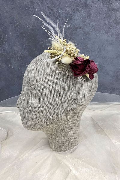 Hayalperest boncuk Accesoriu de păr festonat cu pene burgundy și flori Cipso