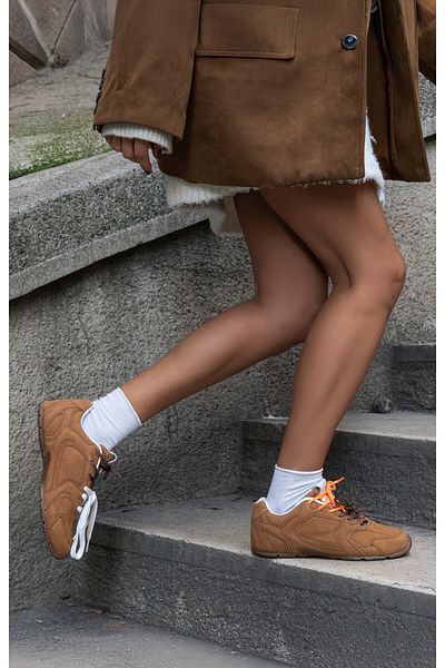 NİŞANTAŞI SHOES Bellini Hellbraune Wildleder-Sportschuhe mit flacher Sohle und Schnürung für Damen