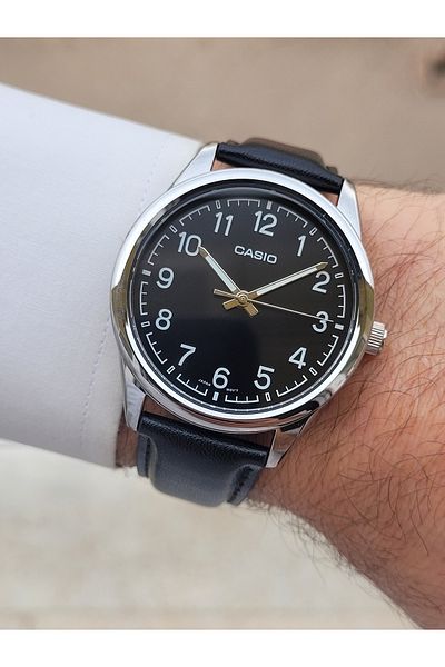 Casio ساعة يد رجالية فضية اللون باللون الأسود