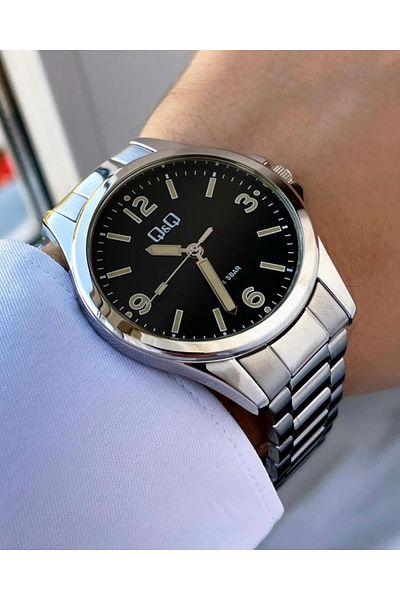 Q&Q Men's BlackMetalCase - Dial Design, Stylish Wristwatch with Seconds Display