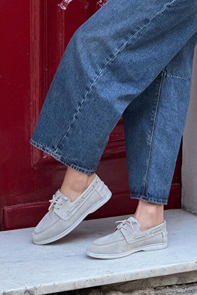 NİŞANTAŞI SHOES Bernard Beige Damen-Ballerinas aus echtem Wildleder mit flacher Sohle und Schnürung