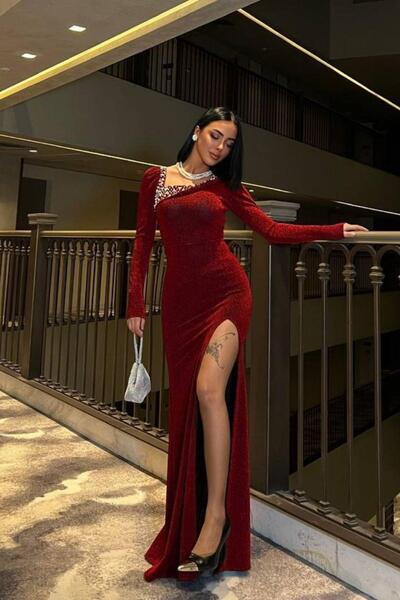 Mossta Asimetrik Yaka Taş Detaylı Yırtmaçlı Flowers Abiye Elbise Bordo