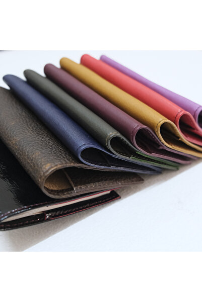 Atelier Nui غطاء جواز سفر جلدي / غطاء جواز سفر من الجلد باللون العنابي الأصلي...