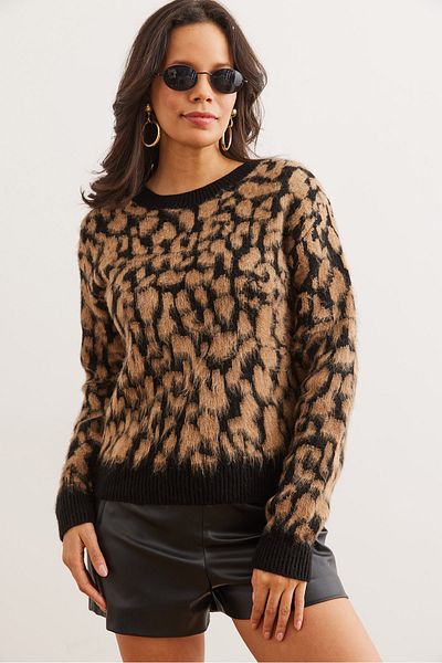 Olalook Women's Camel Leopard Print Raised Knitwear Sweater Kzk- 19000952