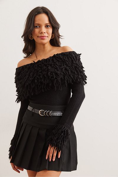 Olalook Pulover de damă cu ciucuri negru cu guler Madonna KZK- 19000951