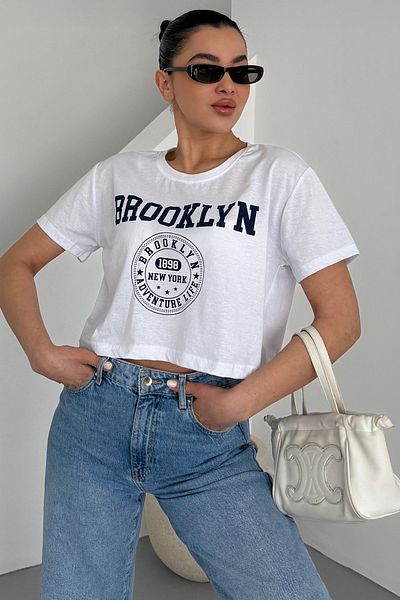 MODAGEN Women's White Crew Neck Brooklyn Printed Crop T-Shirt