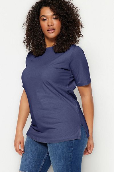 Trendyol Curve Blaues Petrol Boyfriend-T-Shirt mit Rundhalsausschnitt und Schlitz aus 100 % gestrickter Baumwolle TBBSS22BF0031