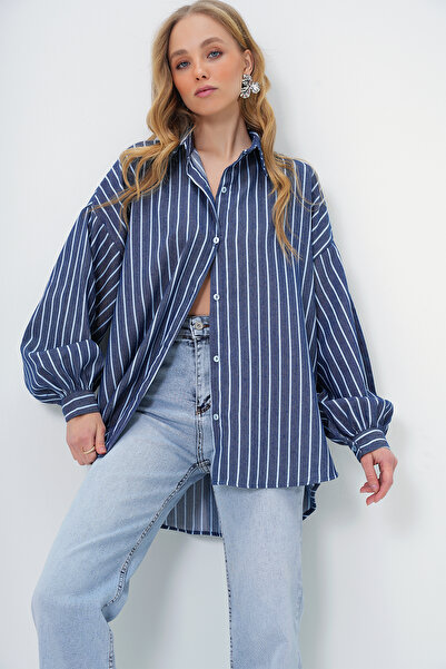 Trend Alaçatı Stili Női sötétkék csíkos túlméretes poplin ing ALC-X13513