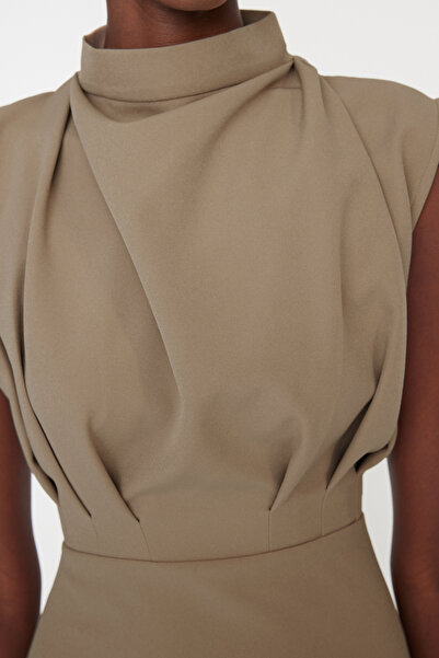 Trendyol Collection Camel Midi šaty se stojáčkem - tvarování postavy s tužkovou sukní TWOAW20EL0311