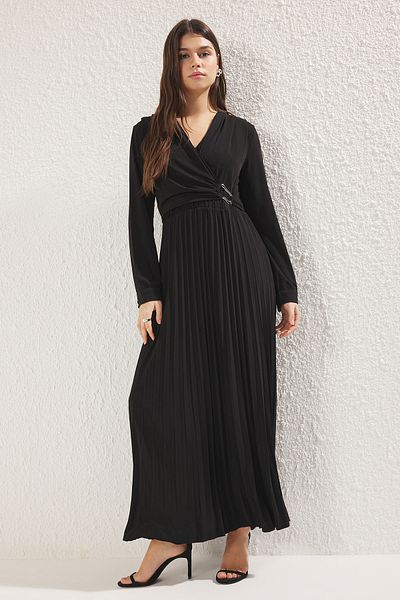 Trendyol Modest Černý dvouřadý plisovaný výstřih Detail příslušenství Pletené šaty Tctaw25Eb00138