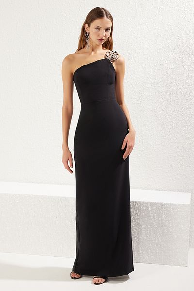 Trendyol Collection Schicke lange Abendkleider und Heimkehrkleider mit schwarzen, rosafarbenen, glänzenden Strass-Accessoires TPRSS25AE00005
