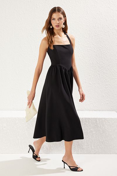 Trendyol Collection Czarna sukienka z wycięciem w kształcie litery A i kokardą, tkana, stylowa Tprss25El00011