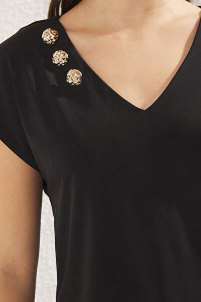 Trendyol Collection Μαύρη πλεκτή μπλούζα με λαιμόκοψη V - Λεπτομέρεια με κουμπιά, μανίκι φεγγαριού - TWOSS25BZ00035