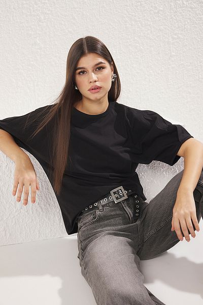 Trendyol Collection Schwarzes 100% Single Jersey Ballonärmel Oversize/Wide Cut Strick-T-Shirt TWOSS25TS00041