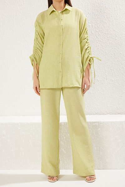 Trendyol Modest بدلة علوية منسوجة بتفاصيل من الكتان باللون الأخضر الفاتح TCTSS25US00017