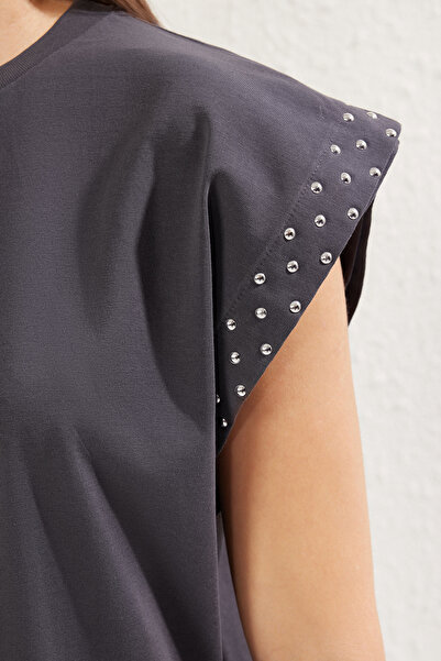 Trendyol Collection Anthracite 100% Cotton Staple Detailed Wadded Look Relaxed Crew Neck Knitted T-Shirt Twoss23Ts00016