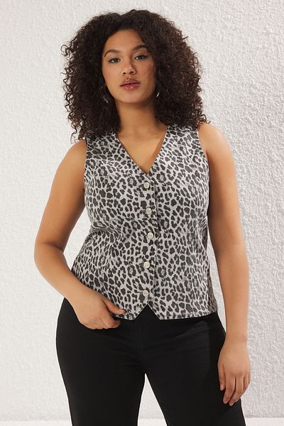 Trendyol Curve Mehrfarbige Jeansweste mit Tiermuster in Übergröße TBBSS25BH00006