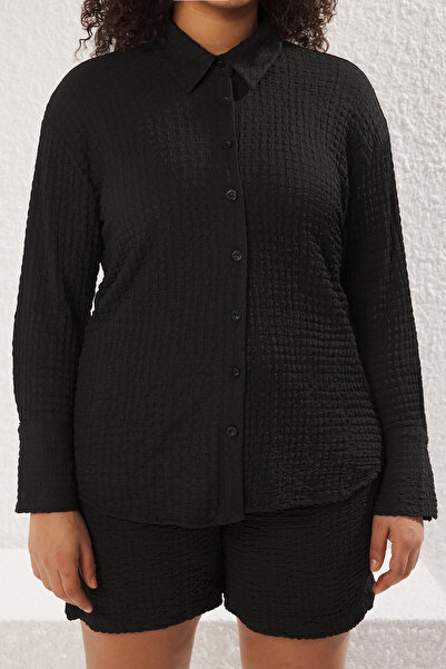 Trendyol Curve Μαύρο πουκάμισο γιακά με υφή ελαστικό ύφασμα - TBBSS25AX00000