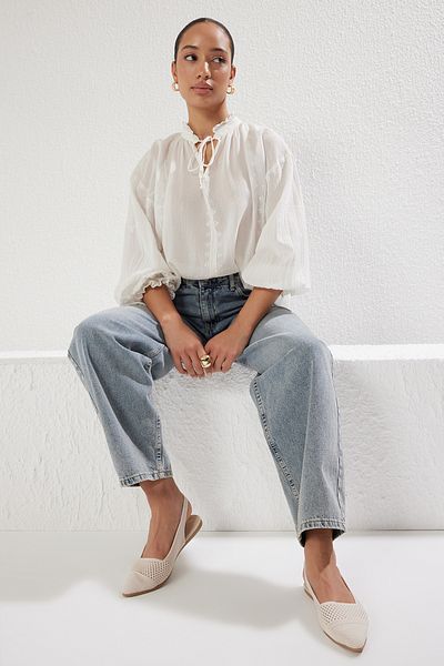 TRENDYOL SHOES Beigefarbene Damen-Ballerinas mit offenem Rücken und spitzer Zehenpartie TAKSS25BE00008