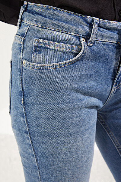 Trendyol Collection Albastru Talie joasă Confort/elastic blugi evazați TWOSS25JE00192