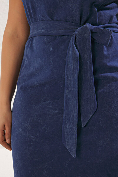 Trendyol Curve Indigo Wash Πλεκτό Φόρεμα μεγάλου μεγέθους TBBSS25AH00008