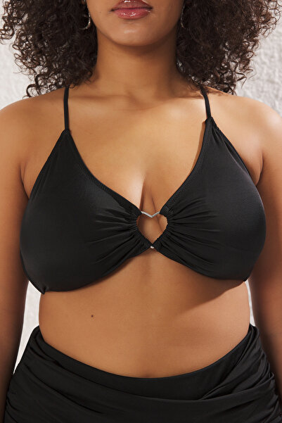 Trendyol Curve Μαύρο αξεσουάρ καρδιάς Λεπτομερές λουράκι μπικίνι μεγάλου μεγέθους TBBSS25CT00008