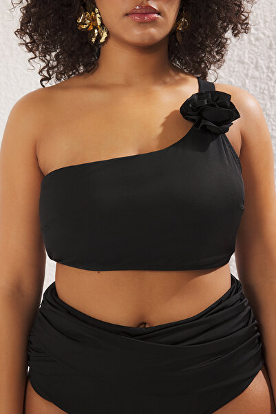 Trendyol Curve Μαύρο αξεσουάρ τριαντάφυλλο με έναν ώμο Λεπτομερείς μπλούζες μπικίνι μεγάλου μεγέθους TBBSS25CT00010