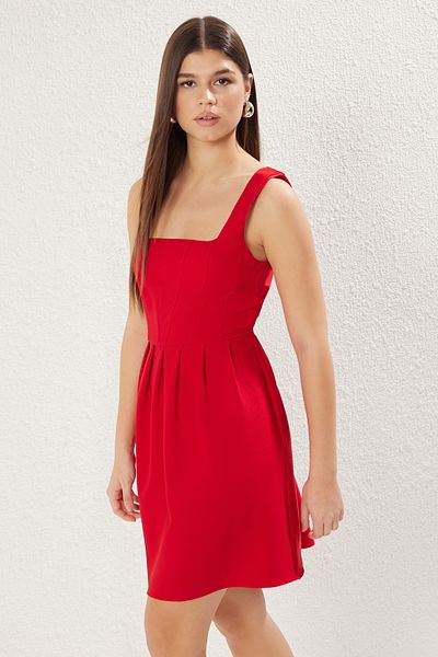 Trendyol Collection Rotes, gerades Mini-Webkleid TWOSS23EL00601