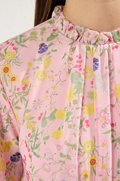 Trendyol Modest Ροζ φόδρα με φλοράλ υφαντό σιφόν χιτζάμπ φόρεμα TCTSS25EB00052