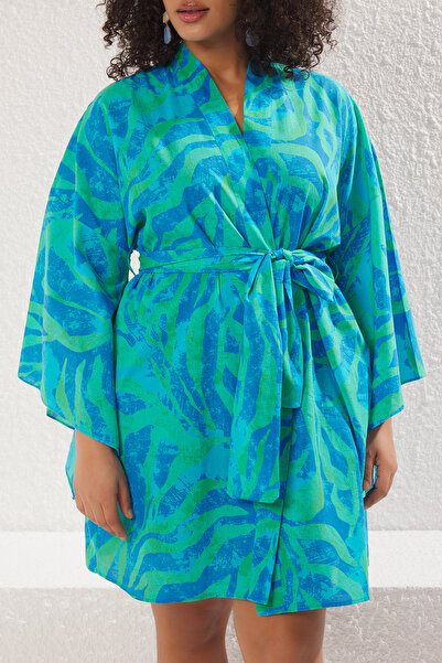 Trendyol Curve Мини синьо кимоно с колан и кафтан с големи размери - Tbbss25De00004