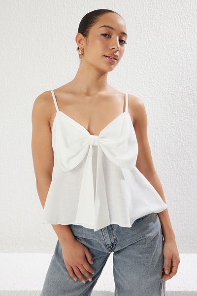 Trendyol Collection Bílá lněná mašle Detailní ramínka Tkaná halenka Twoss25Bz00249