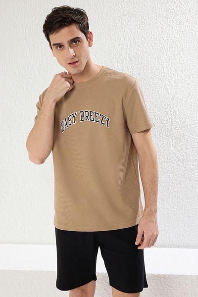 Trendyol Collection Zestaw piżamowy z dzianiny waflowej z norek z nadrukiem i szortami - Tmnss25Pt00008