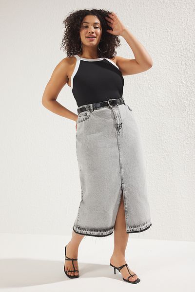 Trendyol Curve Hellgrauer Denim-Rock in Übergröße TBBSS23AZ00054
